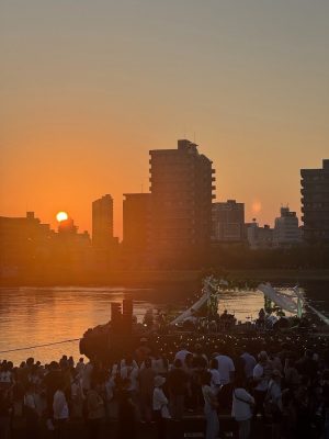 信濃川と夕日と音楽